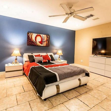 Huge 6 Bedroom With Pool, Spa, 85 Inch Tv, Game Room Houston Exterior photo