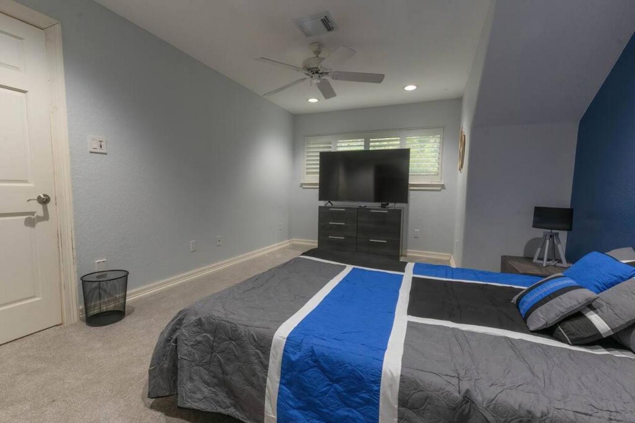 Huge 6 Bedroom With Pool, Spa, 85 Inch Tv, Game Room Houston Exterior photo